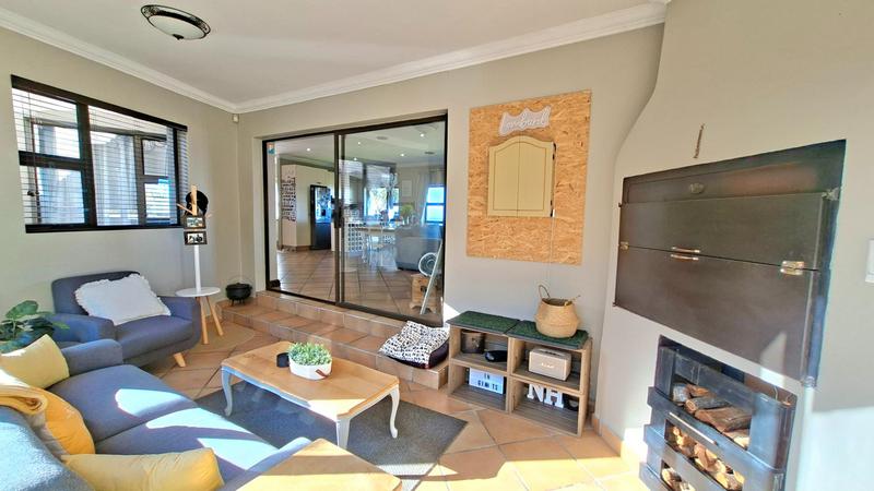4 Bedroom Property for Sale in Avonddans Western Cape